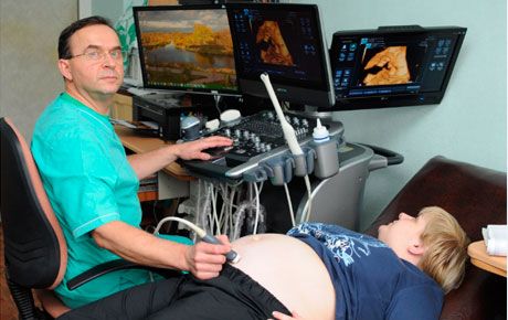 Doktor pakar ginekologi, doktor diagnostik ultrasound kategori tertinggi, Yavorsky Yuri Tsezarevich, doktor dengan pengalaman kerja selama 32 tahun